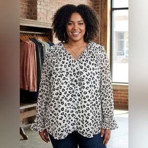 Loft-Leopard Print Blouse (XL)
Stylish and chic women's top